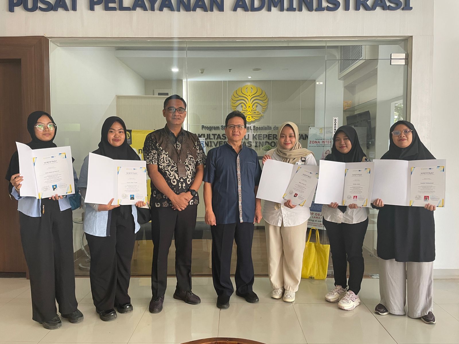 Pembagian Sertifikat Kelulusan Pelatihan Caregiver Lansia Batch 1 Makara UI Academy dan Nursing Training Center "FIK UI"